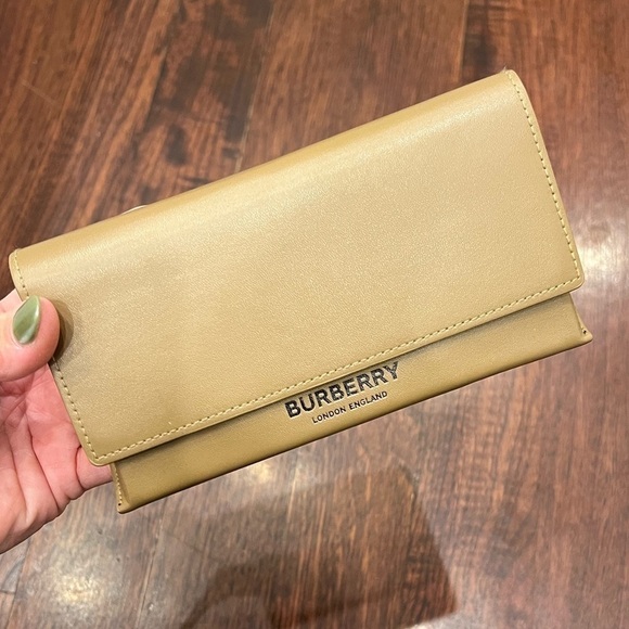 BURBERRY Sunglasses CASE - Picture 2 of 4